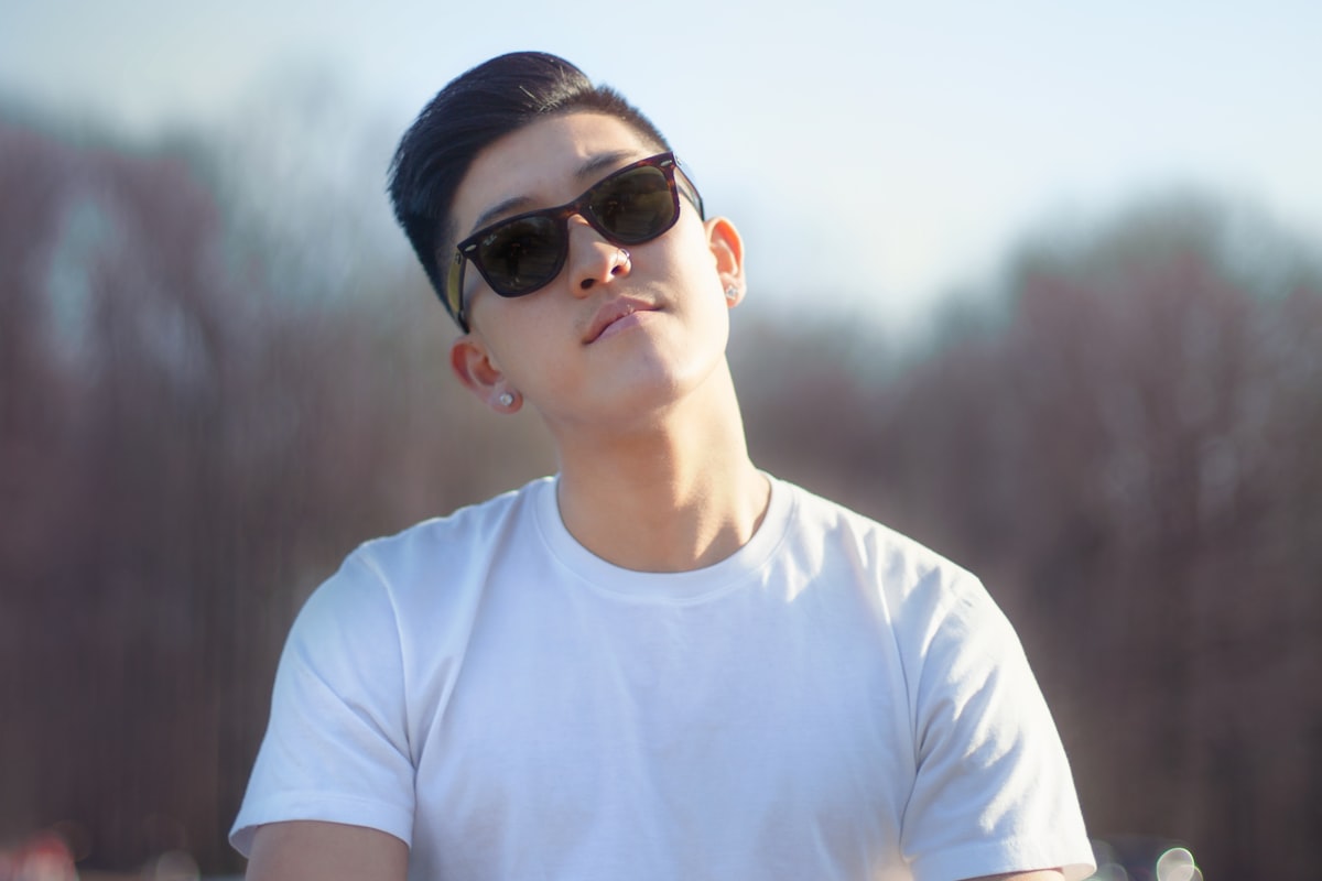 Tort personalizat cu decor minimalist